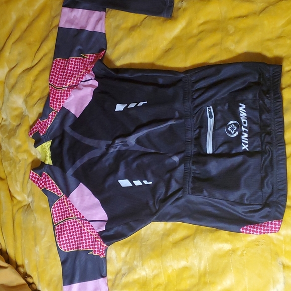 Like New 🖤 Cycle Jersey - Picture 2 of 12
